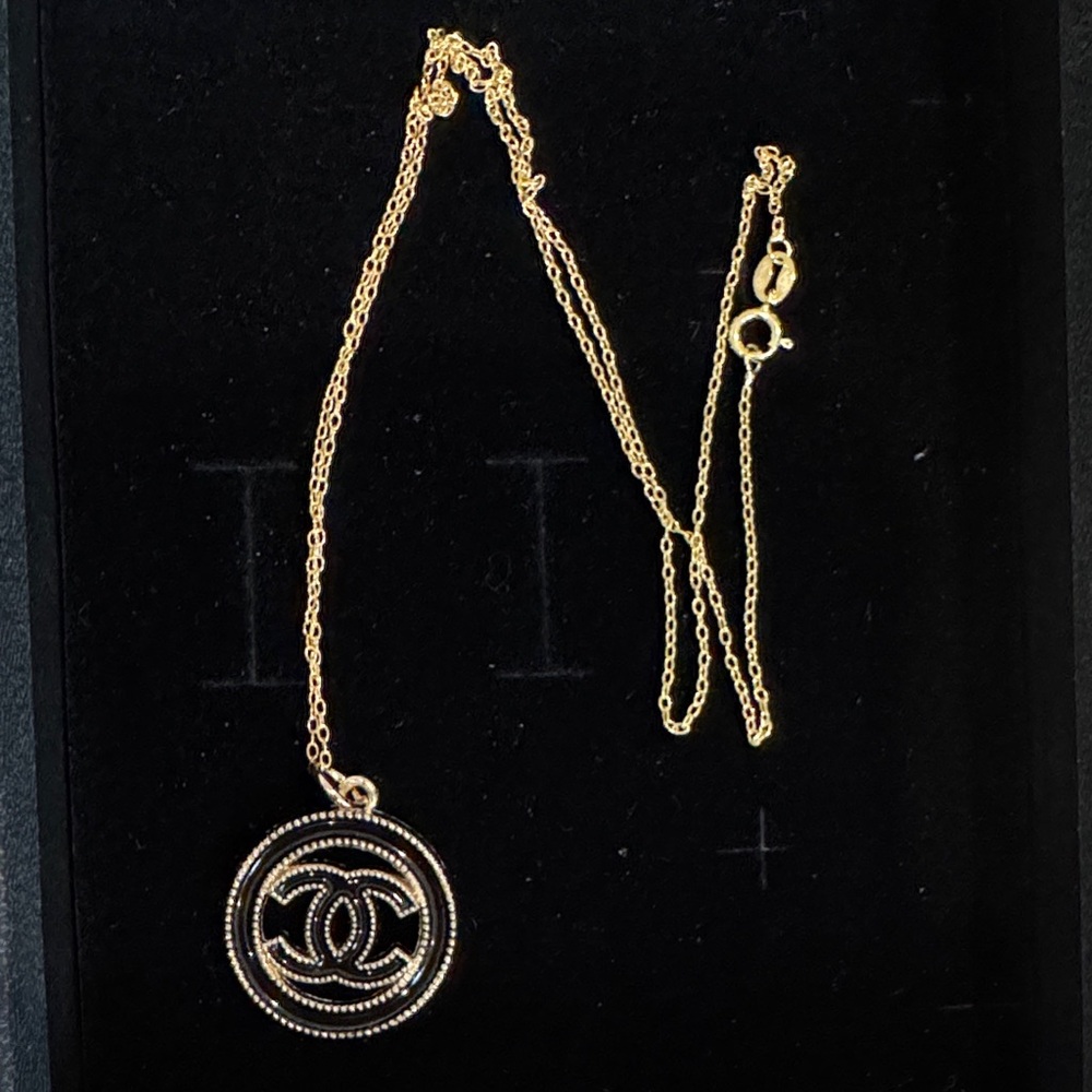Black & Gold Pendant Necklace